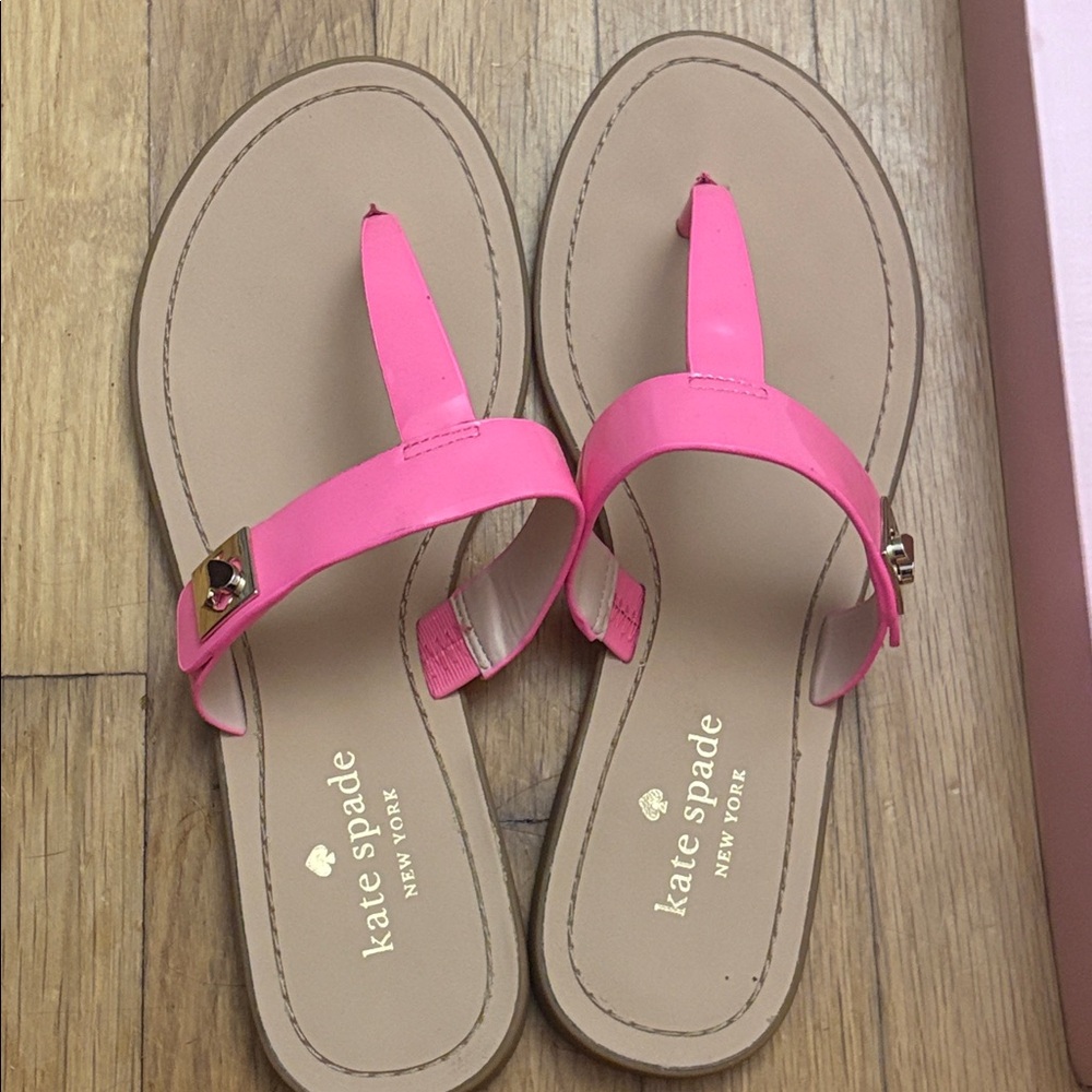 NIB Kate Spade Castile Neon Pink Thong Toe Sandals Gold Hardware Size 8.5 - Picture 2 of 4